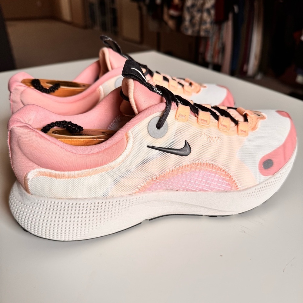 NIKE RUNNING SHOE REACT ESCAPE RUN - SAIL/DARK SMOKE GREY/PINK WOMEN - Picture 4 of 13